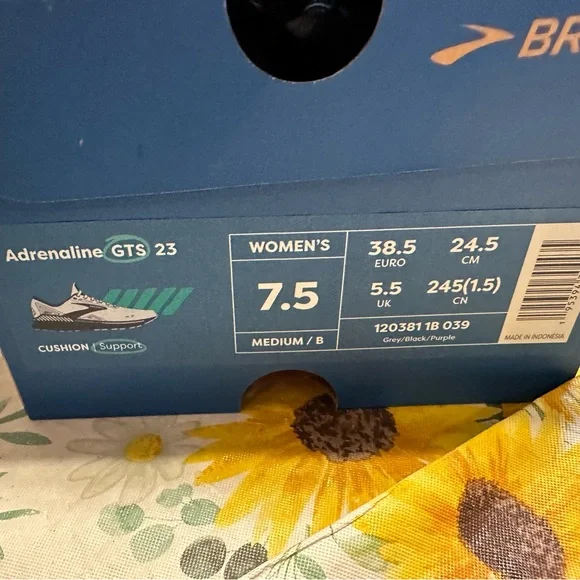 Brooks Adrenaline 23 7.5 - Picture 1 of 3